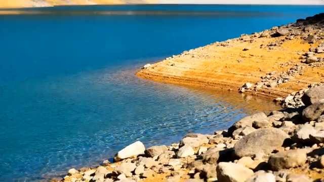  蓝色湖泊岸边风景1175#横屏 	 