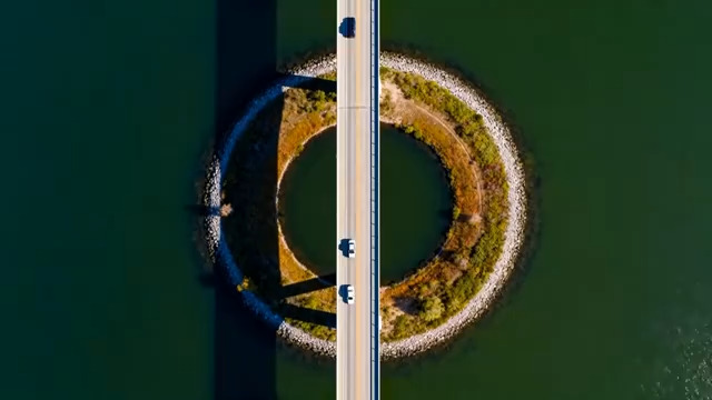  航拍圆形桥梁与水面759#横屏 	 