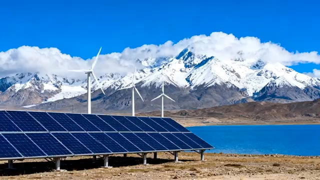  雪山下的风光电站2681#横屏 	 