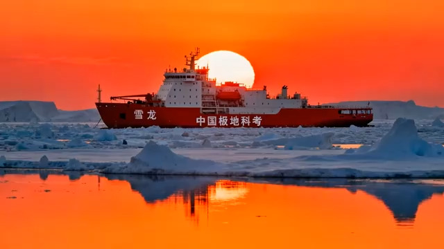  雪龙号极地科考日出2630#横屏 	 -