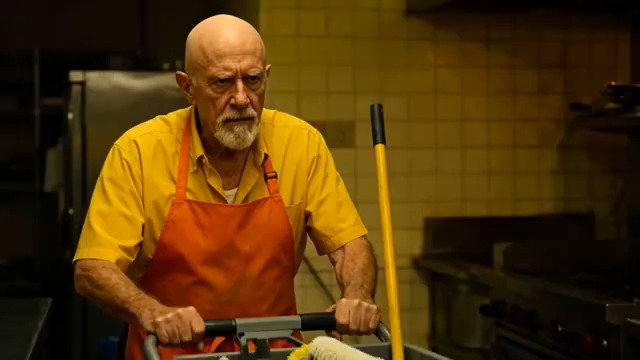  老年清洁工擦地特写1445#横屏 	 