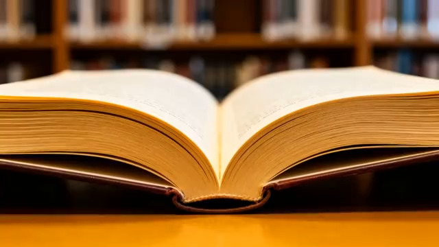  翻开的书本特写470#横屏 	 -