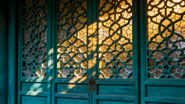  中式古建筑绿色雕花门窗特写1990#横屏 	 