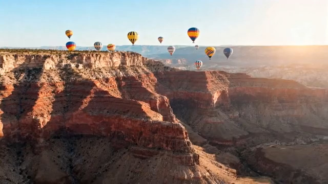  峡谷上空的热气球飞行场景1179#横屏 	 