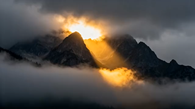 云海中的山脉日出景观4368#横屏 