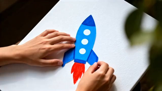  双手制作蓝色纸火箭1834#横屏 	 - 