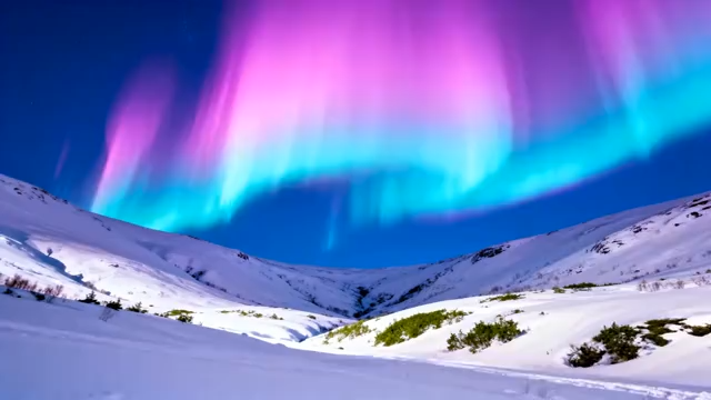 雪山之上的绚烂极光景观5132#横屏 