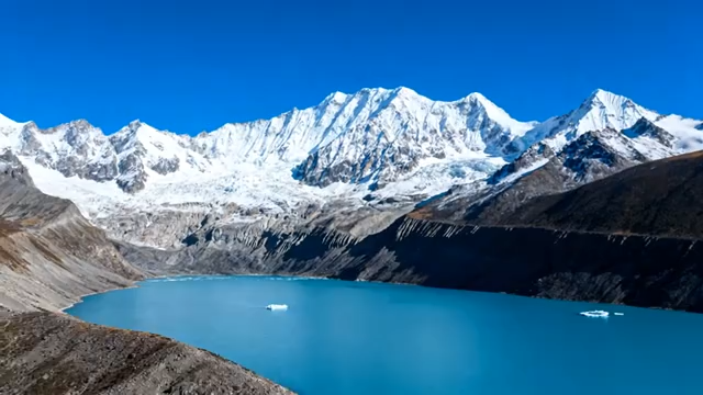 山下的蓝色湖泊景观2322#横屏 