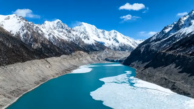 雪山下的蓝色湖泊景观(1)4478#横屏 