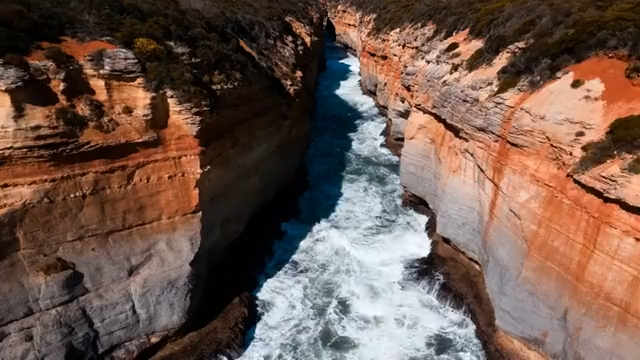 峡谷间海浪冲击岩石景观4649#横屏 