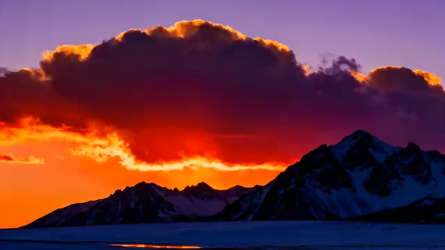 夕阳下雪山与云霞景观655#横屏 