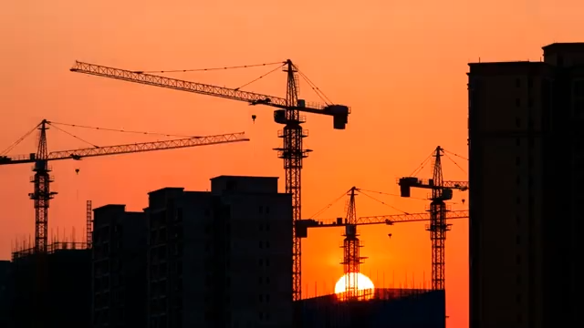 夕阳下建筑工地塔吊剪影286#横屏 