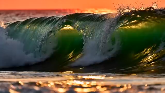 夕阳下的海浪特写4568#横屏 