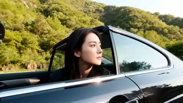  女子乘车欣赏自然风光2638#横屏 	 -