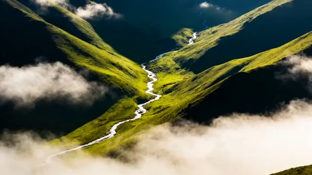 山间云雾缭绕的河流风光4802#横屏 