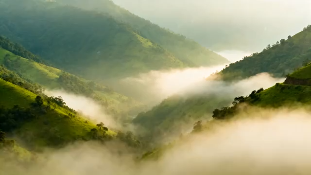 山间云雾缭绕的自然风光614#横屏 