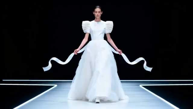  模特走秀展示白色礼服1850#横屏 	 -