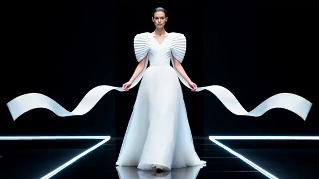  模特走秀展示白色礼服(1)2113#横屏 	 