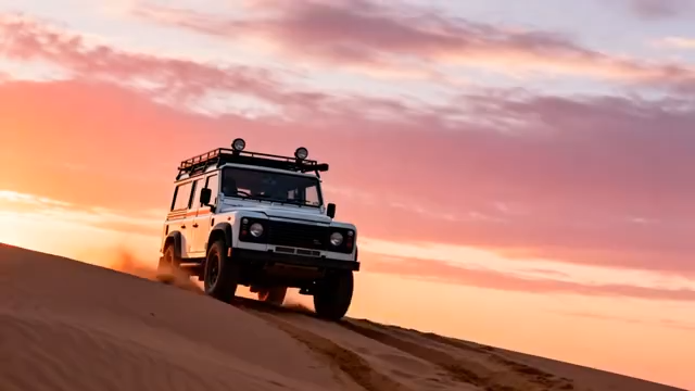 沙漠中行驶的越野汽车4985#横屏 