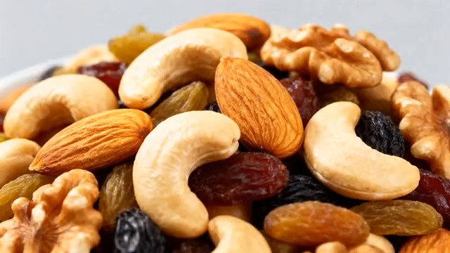  混合坚果与葡萄干特写350#横屏 	 