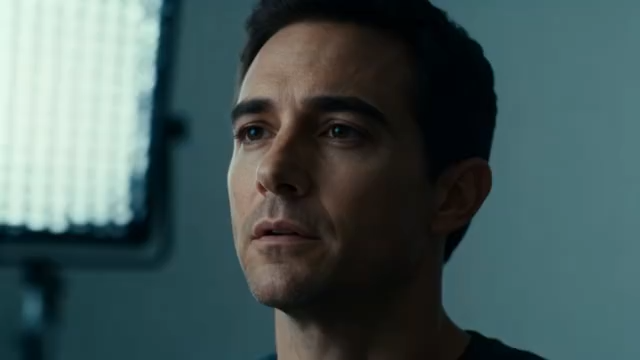 男子室内面部特写753#横屏 