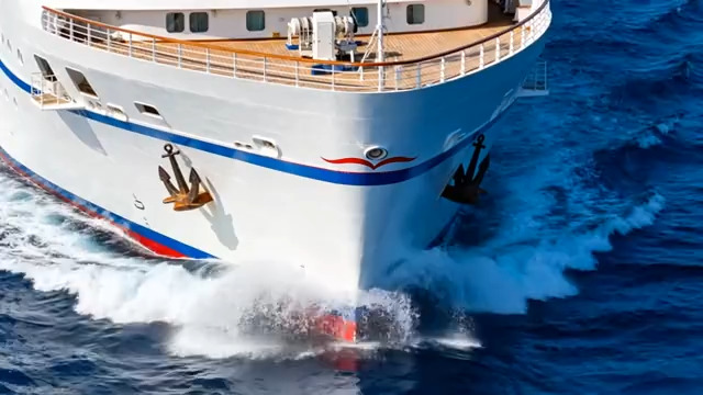  海洋中航行的白色游轮466#横屏 	 