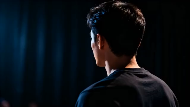 男性背影暗光场景素材2248#横屏 