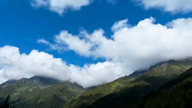 蓝天白云下的山脉森林景观1523#横屏 