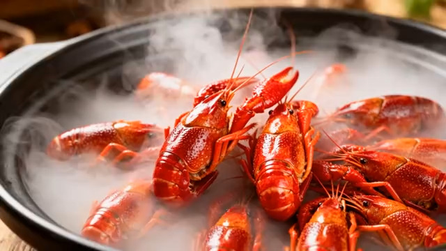  锅中热气腾腾的小龙虾1335#横屏 	 