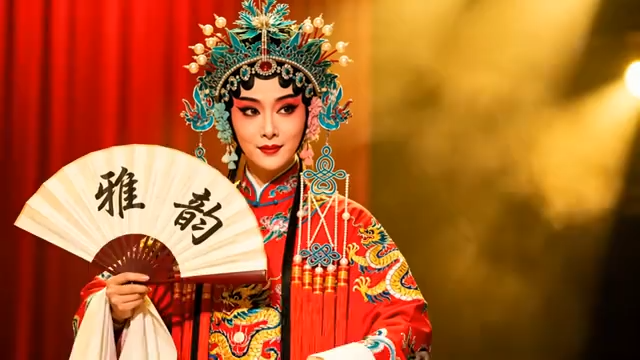 京剧演员手持折扇扮相特写2933#横屏 