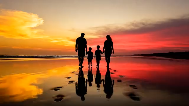 家庭海滩日落漫步素材4830#横屏 