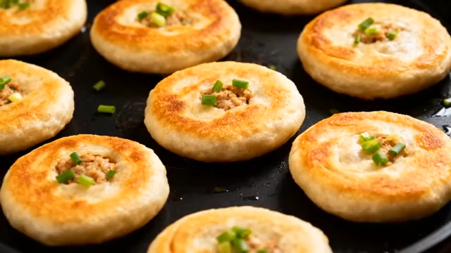 煎制中的葱花肉饼4070#横屏 