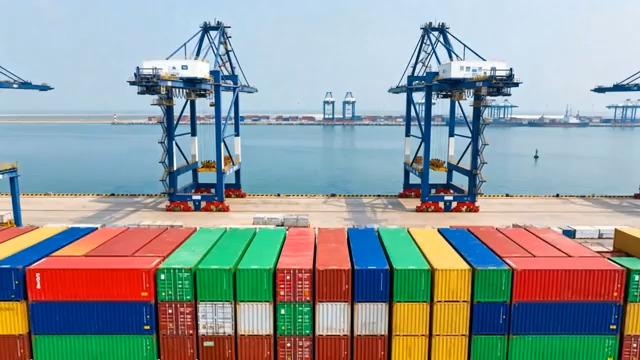  港口集装箱与起重机全景2036#横屏 	 