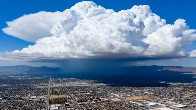  城市上空巨大积雨云俯瞰417#横屏 	 