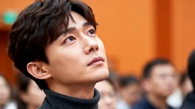  专注聆听的年轻男性观众3249#横屏 	 