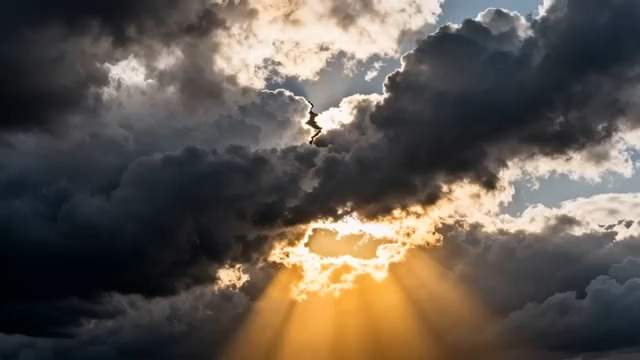  云层间的金色光束3091#横屏 	 -