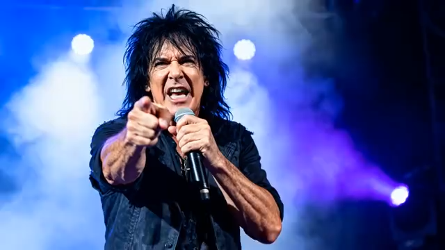 歌手舞台手持话筒指向前方1178#横