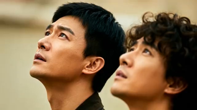  双海豚飞跃海面瞬间2166#横屏 	 