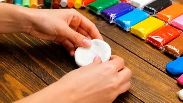  手捏白色圆形彩泥2151#横屏 	 