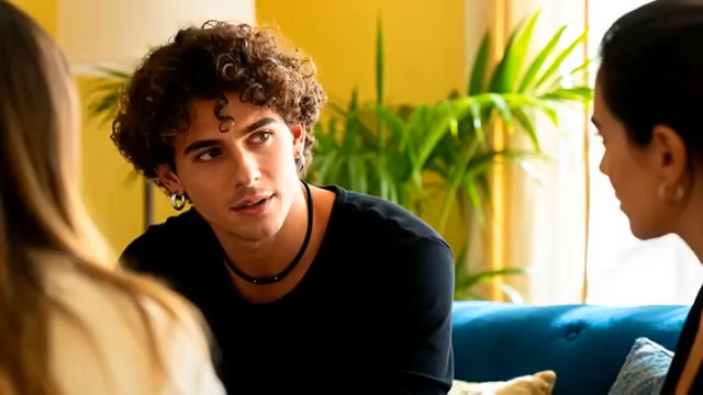  室内男女交谈场景2132#横屏 	 