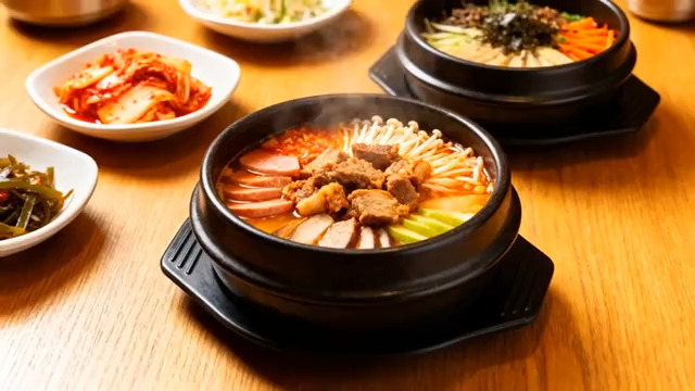  热气腾腾的韩式拌饭1822#横屏 	 