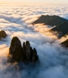 云海中的山脉景观3630#横屏 