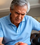 老人家中膝盖疼痛素材6160#横屏 