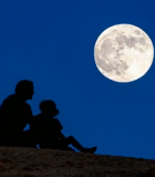 月夜下亲子共赏圆月场景700#横屏 