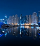 夜景下停靠码头的豪华游艇11373#横屏 