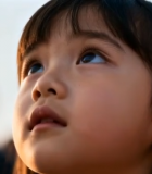 仰头小女孩近景画面5463#横屏 