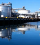 码头油轮及储油罐全景4928#横屏 