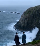 两人于悬崖边眺望大海8615#横屏 