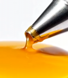 金属笔尖滴下黄色液体9596#横屏 