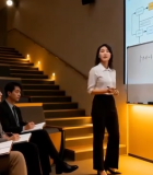 讲师在教室讲解公式13710#横屏 